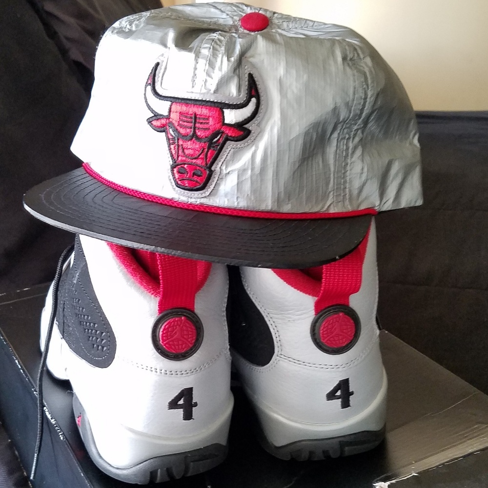 Chicago bulls hat (kilroy color wave)